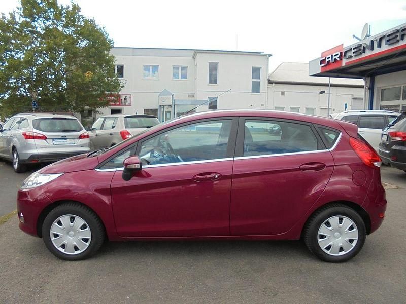 Gebraucht Ford Fiesta Titanium 75 PS (55 kW) 2010 Rot Kleinwagen