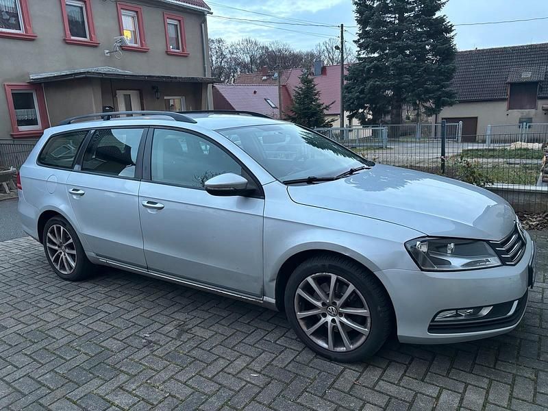 Silber Gebraucht 2011 VW Passat Kombi | 5.500 € (Fairer Preis) - Bild 1/4