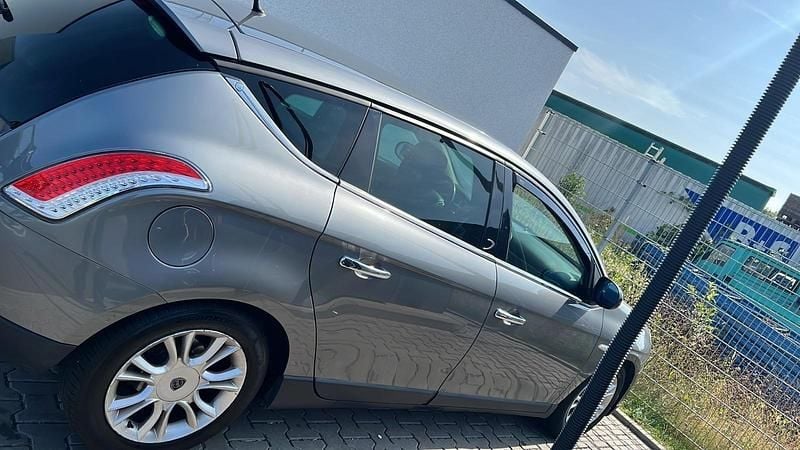 Gebraucht Lancia Delta 120 PS (88 kW) 2010 Grau Kleinwagen