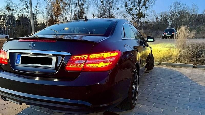 Gebraucht Mercedes E200 184 PS (135 kW) 2012 Schwarz Coupé