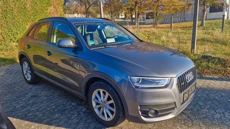 Grau Gebraucht 2014 Audi Q3 SUV | 11.100 € (Guter Preis) - Bild 1/4