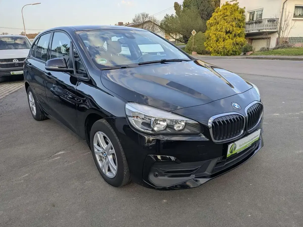 Gebraucht BMW 218 Advantage 140 PS (102 kW) 2018 Schwarz ii/bonnet fluid black SUV