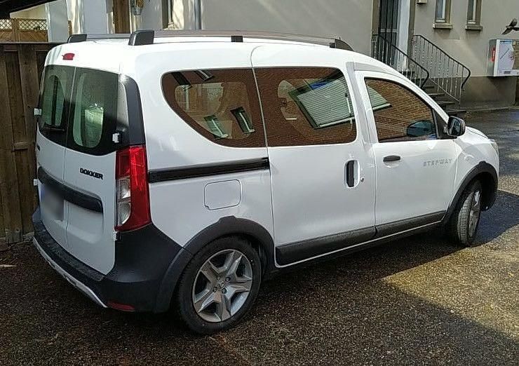 Gebraucht Dacia Dokker Stepway 131 PS (96 kW) 2021 Weiß Van / Kleinbus