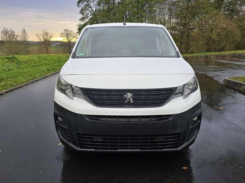 Gebraucht Peugeot Partner Premium 99 PS (72 kW) 2019 Lack weiss banquise Van / Kleinbus