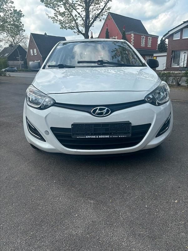 Weiß Gebraucht 2014 Hyundai i20 Kleinwagen | 4.950 € (Guter Preis) - Bild 1/4