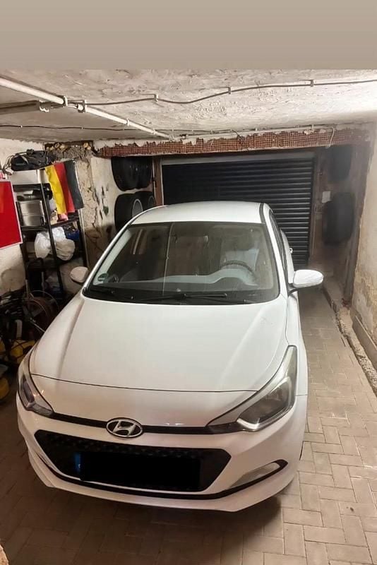 Gebraucht Hyundai i20 75 PS (55 kW) 2016 Weiß Kleinwagen
