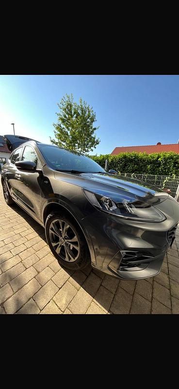Grau Gebraucht 2020 Ford Kuga SUV | 13.900 € - Bild 1/4