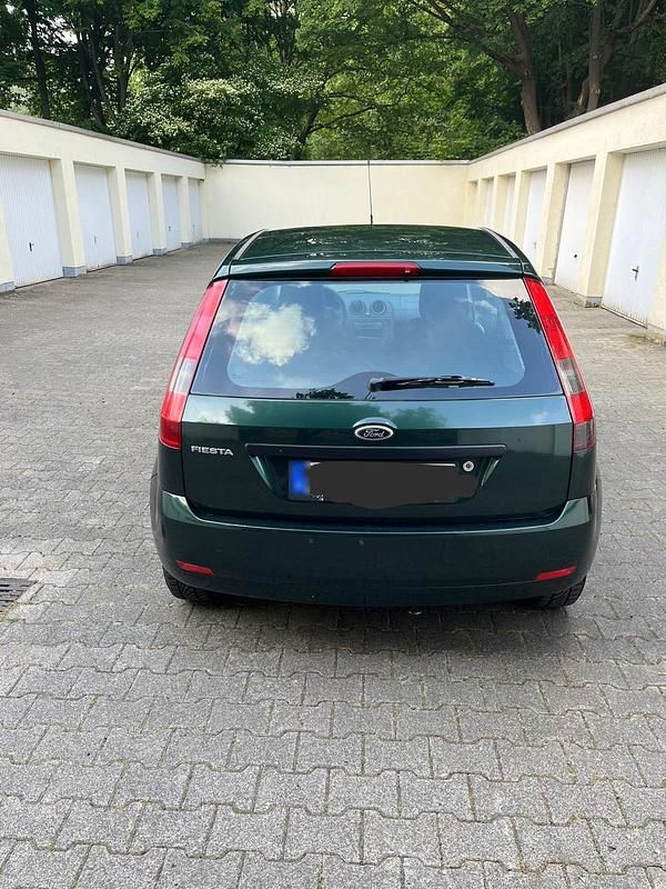 Gebraucht Ford Fiesta 75 PS (55 kW) 2005 Grün Kleinwagen