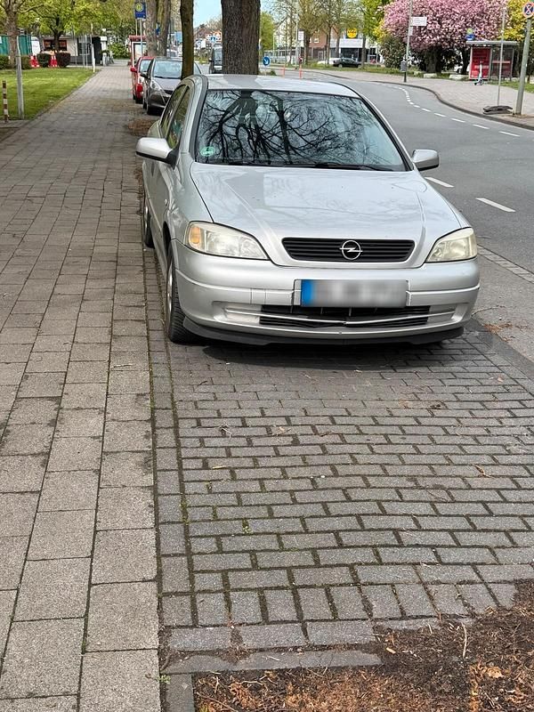 Gebraucht Opel Astra 101 PS (74 kW) 2000 Silber Limousine