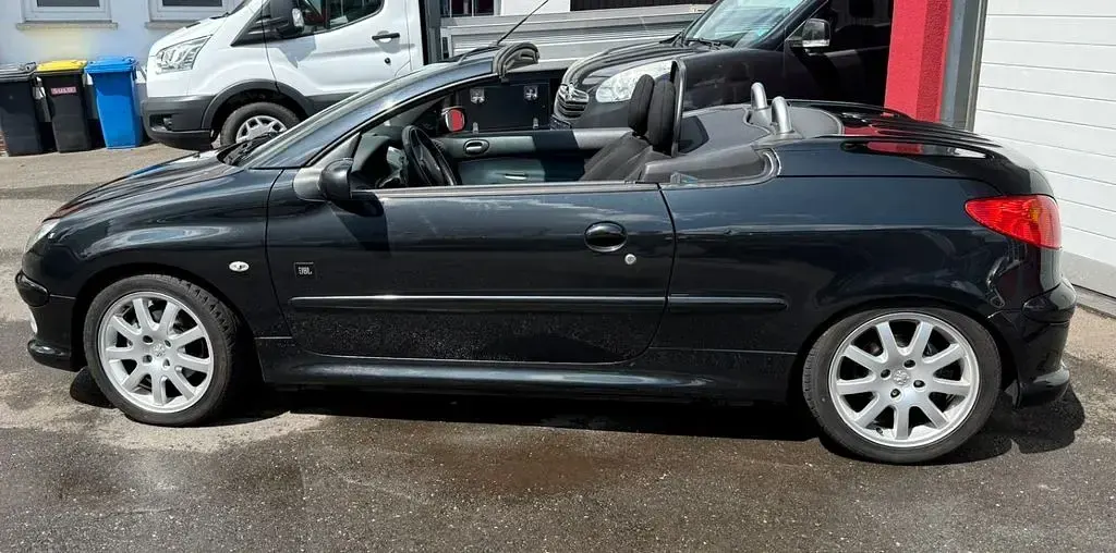 Gebraucht Peugeot 206 CC 109 PS (80 kW) 2006 Schwarz Cabrio