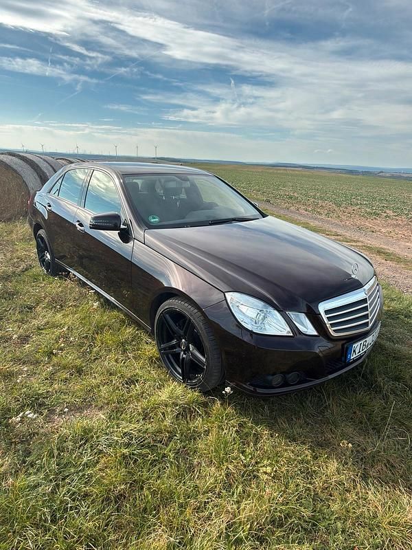 Gebraucht Mercedes E200 184 PS (135 kW) 2010 Braun Limousine