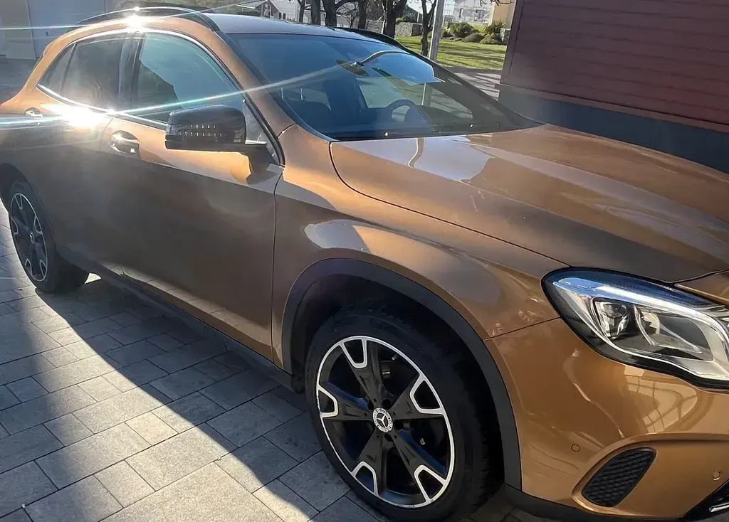 Gebraucht Mercedes GLA220 185 PS (136 kW) 2017 Gold SUV
