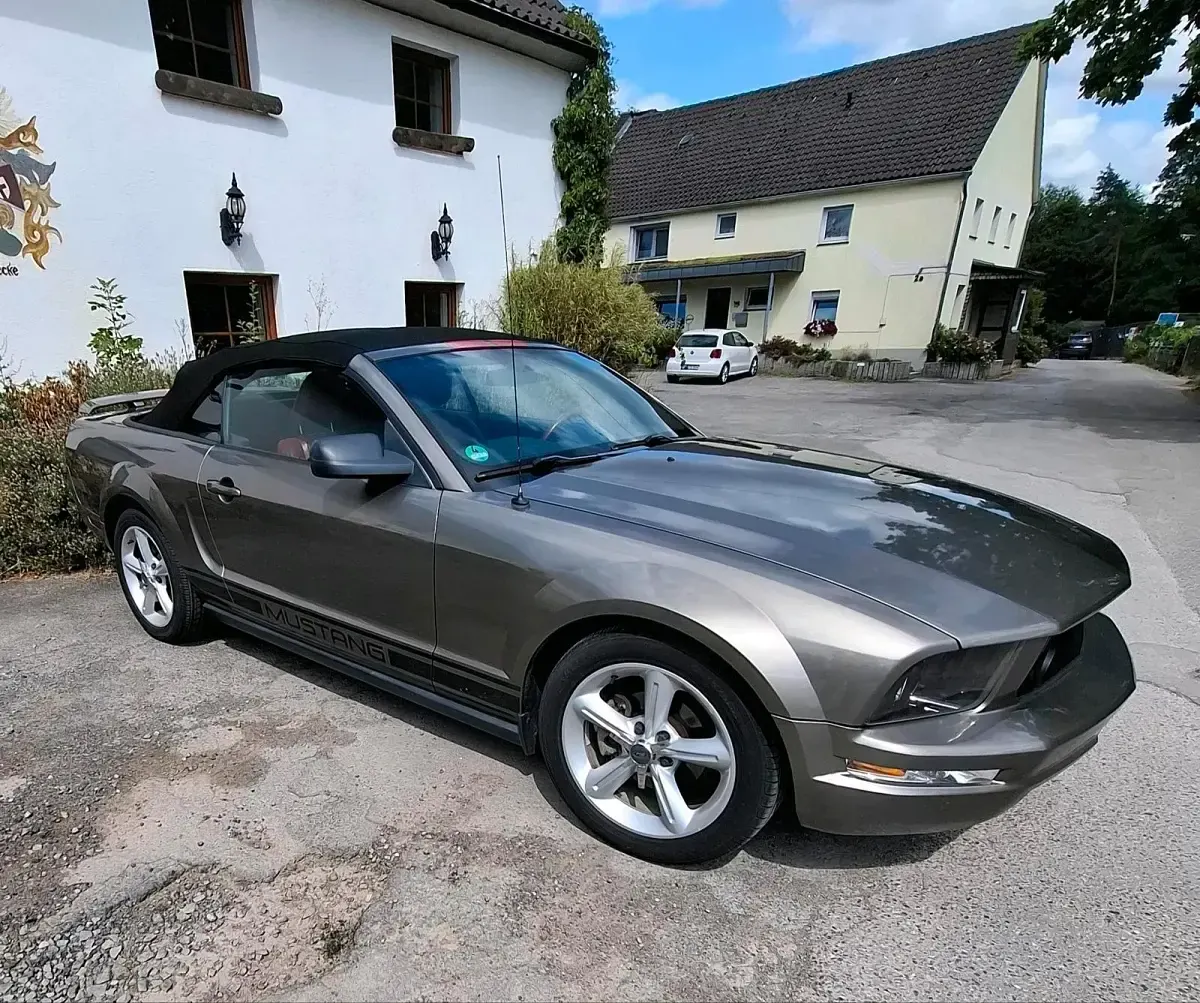Gebraucht Ford Mustang 205 PS (150 kW) 2005 Braun Cabrio