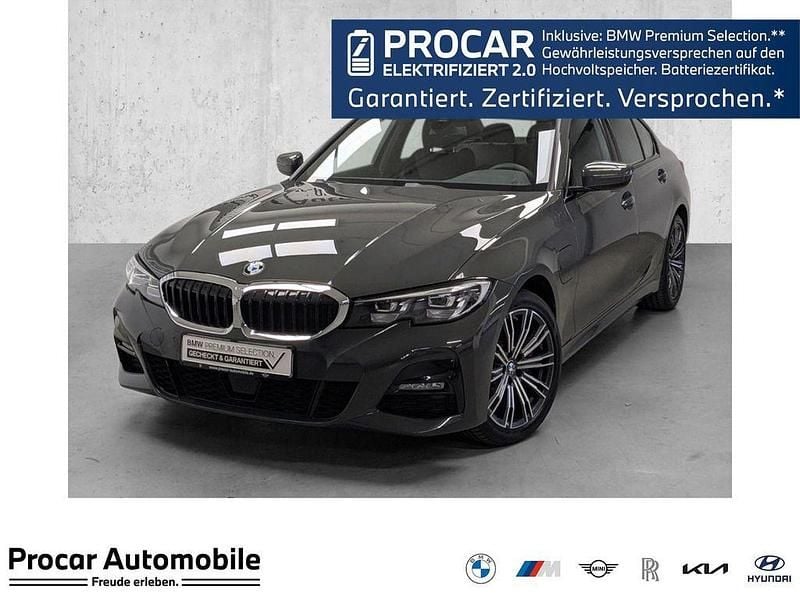 Grau Gebraucht 2020 BMW 330e M Sport Limousine | 31.480 € (Fairer Preis) - Bild 1/3