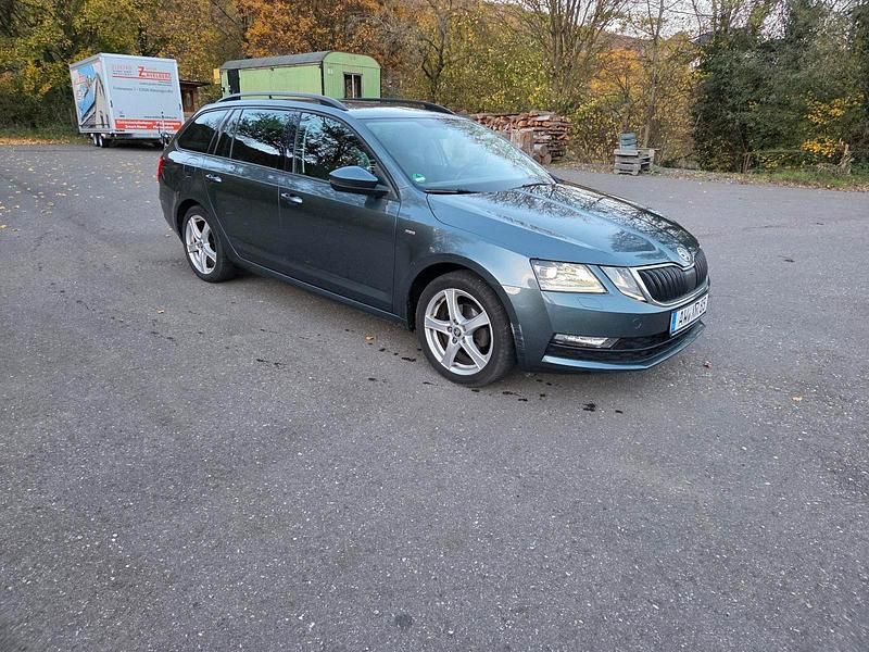 Grau Gebraucht 2017 Skoda Octavia Kombi | 8.999 € (Guter Preis) - Bild 1/4