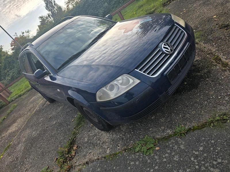 Blau Gebraucht 2001 VW Passat Kombi | 400 € (Superpreis) - Bild 1/4