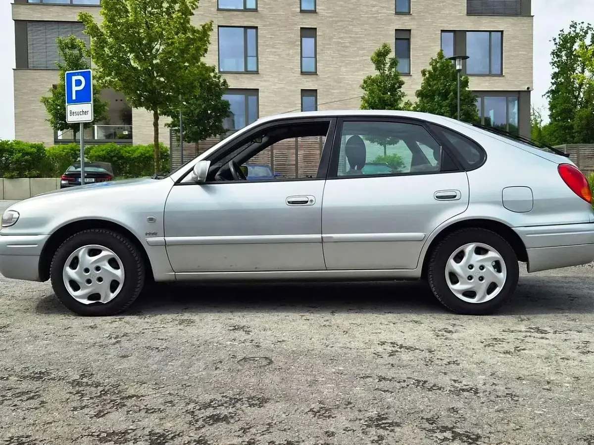 Gebraucht Toyota Corolla Sol 110 PS (80 kW) 2001 Silber Limousine