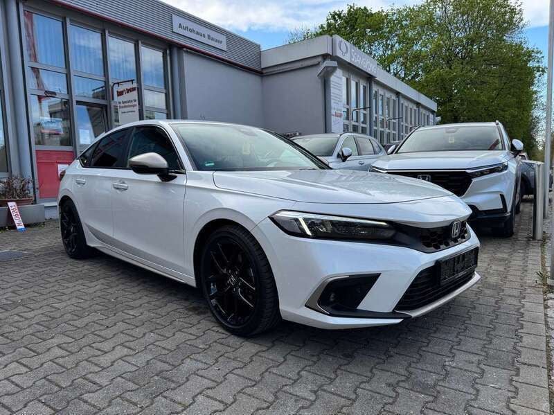 Platinum white pearl Gebraucht 2023 Honda Civic Hybrid Limousine | 27.390 € (Guter Preis) - Bild 1/4