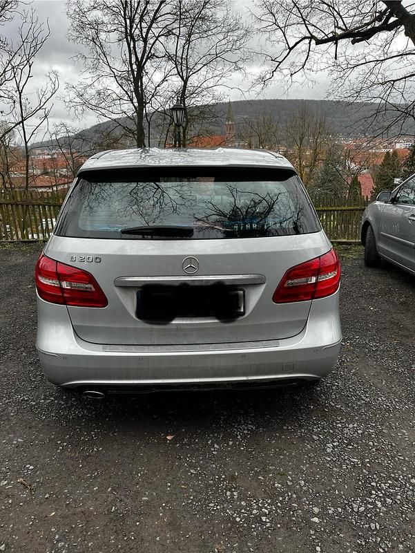 Gebraucht Mercedes B200 156 PS (114 kW) 2012 Silber Van / Kleinbus