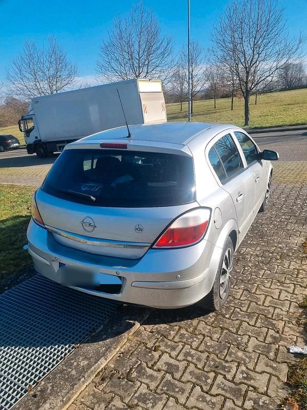 Gebraucht Opel Astra 105 PS (77 kW) 2005 Silber Kleinwagen