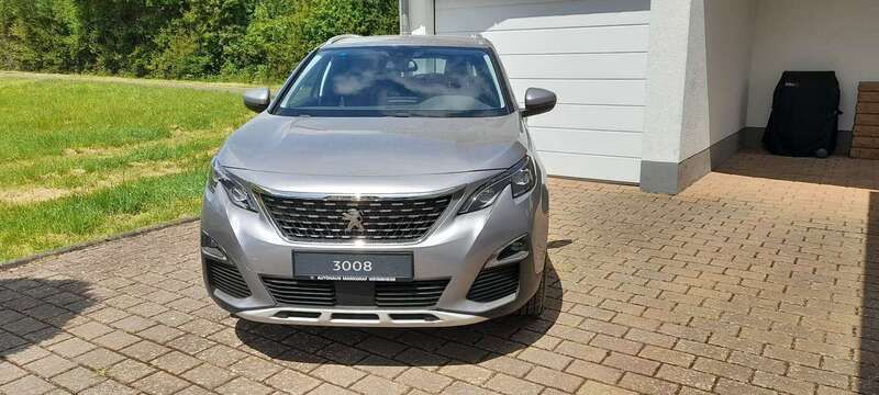 Grau Gebraucht 2020 Peugeot 3008 Allure SUV | 18.450 € (Guter Preis) - Bild 1/4