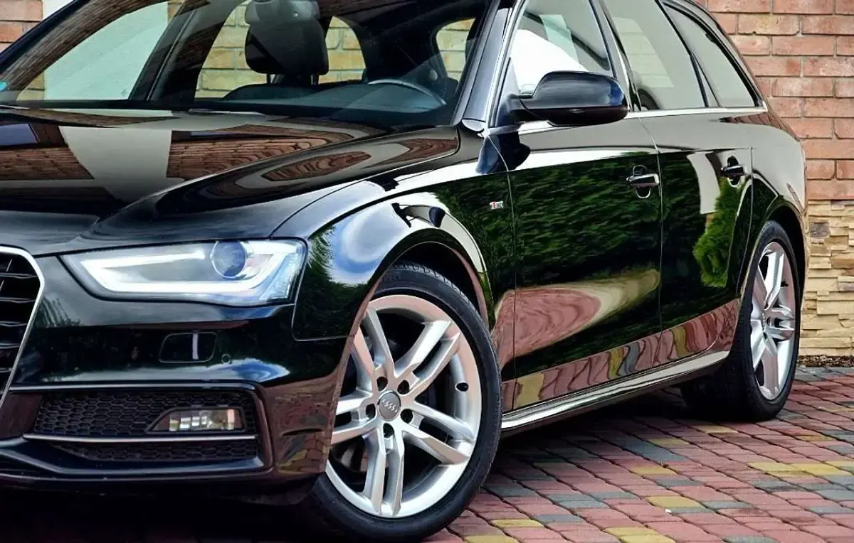 Gebraucht Audi A4 Attraction 177 PS (130 kW) 2014 Schwarz Kombi