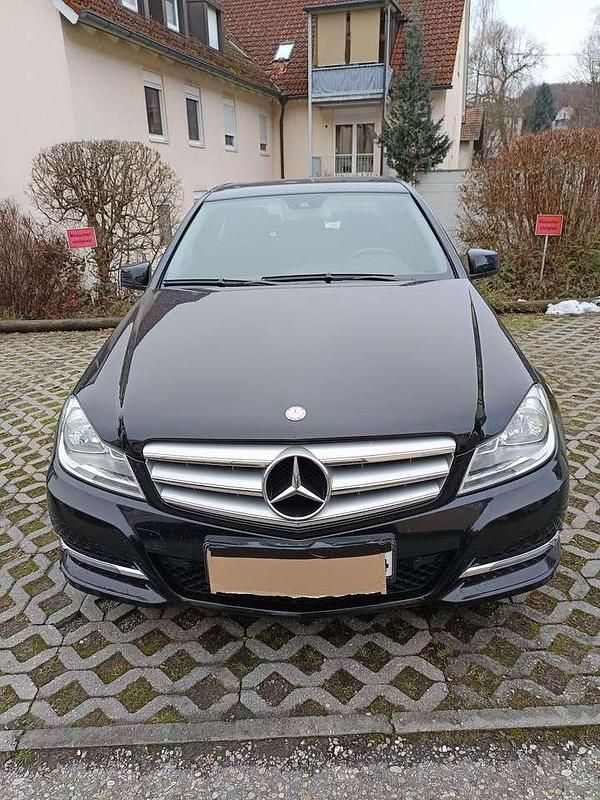Schwarz Gebraucht 2011 Mercedes C180 Limousine | 8.200 € (Fairer Preis) - Bild 1/4