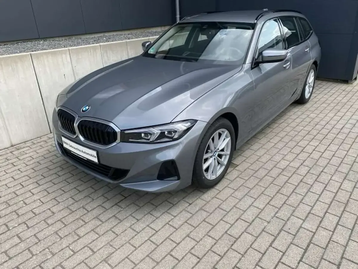 Gebraucht BMW 318 156 PS (114 kW) 2025 Grau Kombi