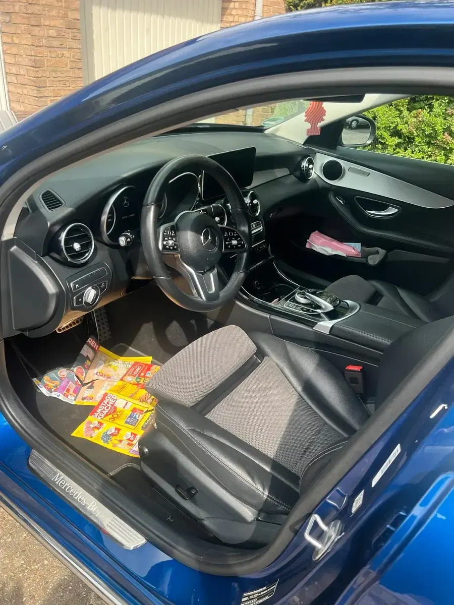 Gebraucht Mercedes C200 150 PS (110 kW) 2019 Blau Limousine