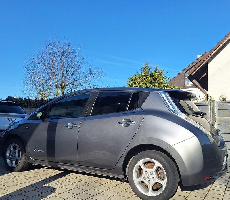 Gebraucht Nissan Leaf Acenta 80 kW (109 PS) 2017 Grau Kleinwagen