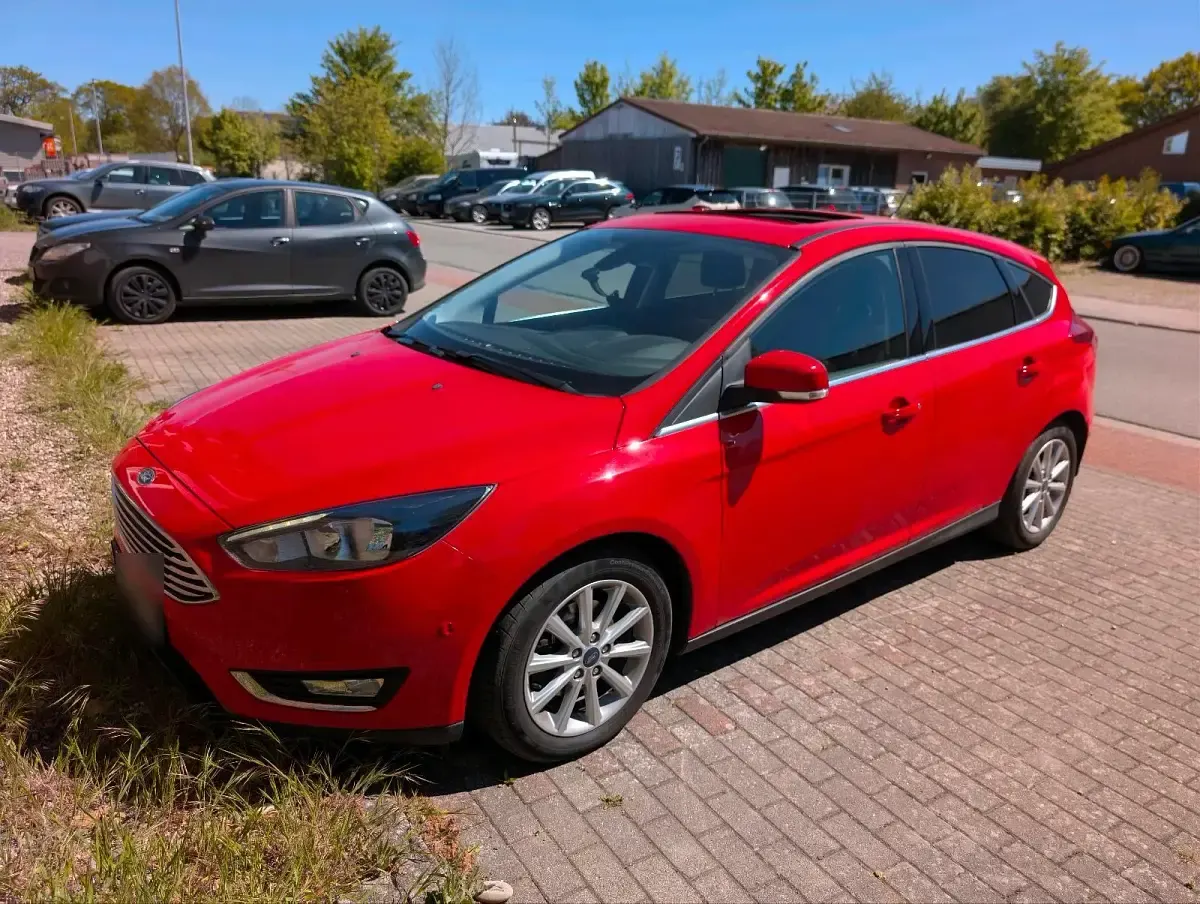 Gebraucht Ford Focus 125 PS (91 kW) 2018 Rot Limousine