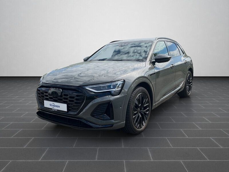 Chronosgrau metallic (metallic) Gebraucht 2023 Audi Q8 e-tron Comfort SUV | 73.480 € (Teuer) - Bild 1/4
