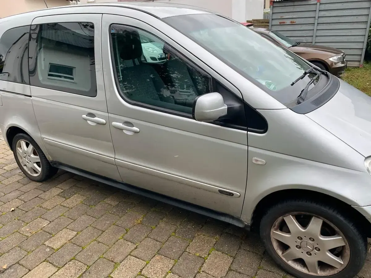 Gebraucht Mercedes Vaneo 105 PS (77 kW) 2005 Silber Van / Kleinbus