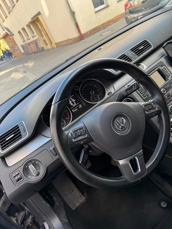 Second-hand VW Passat 140 CP (102 kW) 2014 Albastru Break