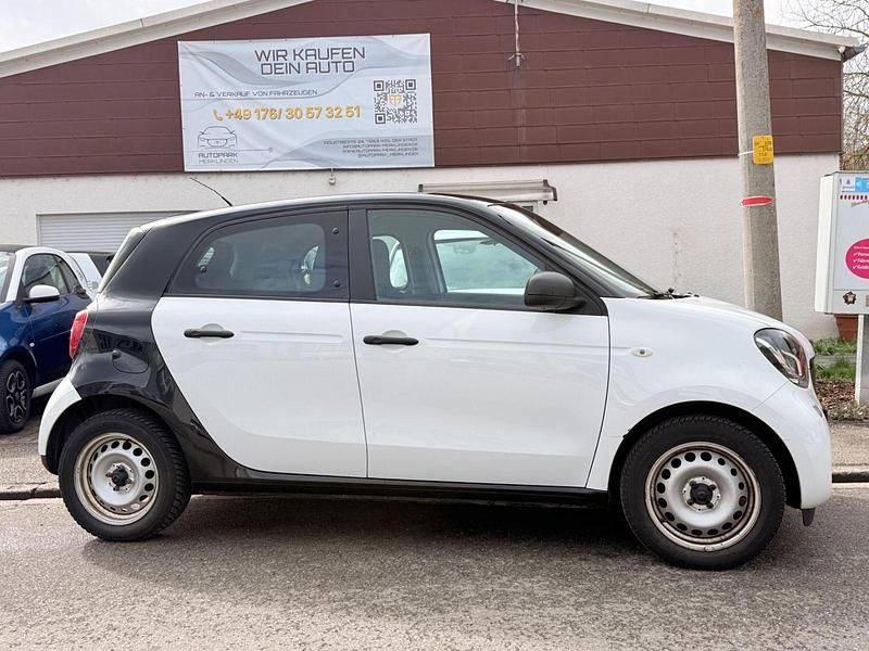 Second-hand Smart ForFour Basis 71 CP (52 kW) 2019 Negru Hatchback