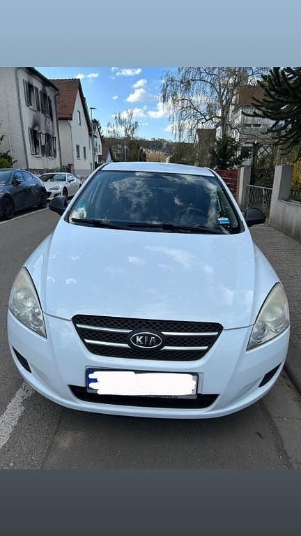 Gebraucht Kia Ceed Basis 109 PS (80 kW) 2008 Weiß Kleinwagen