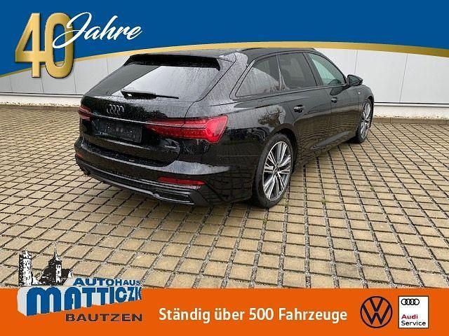 Mythosschwarz metallic (metallic) Gebraucht 2022 Audi A6 S-Line Kombi | 48.270 € (Etwas zu teuer) - Bild 1/4