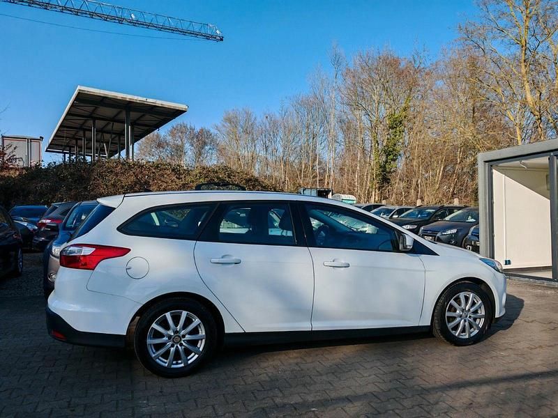 Gebraucht Ford Focus 95 PS (69 kW) 2014 Weiß Kombi
