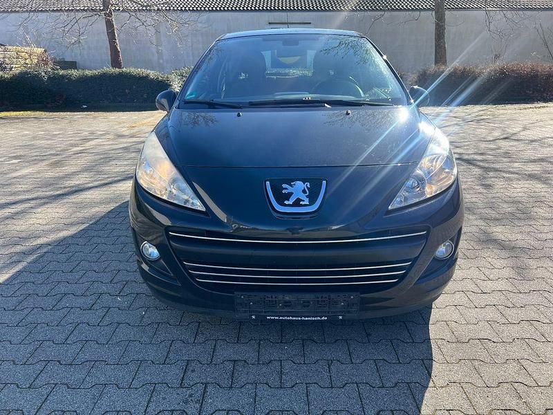 Gebraucht Peugeot 207 Tendance 73 PS (53 kW) 2011 Schwarz Limousine