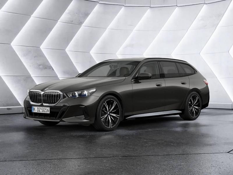 Sophistograu Neu 2025 BMW 520 M Sport Kombi | 57.490 € (Fairer Preis) - Bild 1/4