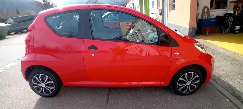 Gebraucht Peugeot 107 68 PS (50 kW) 2009 Rot Kleinwagen