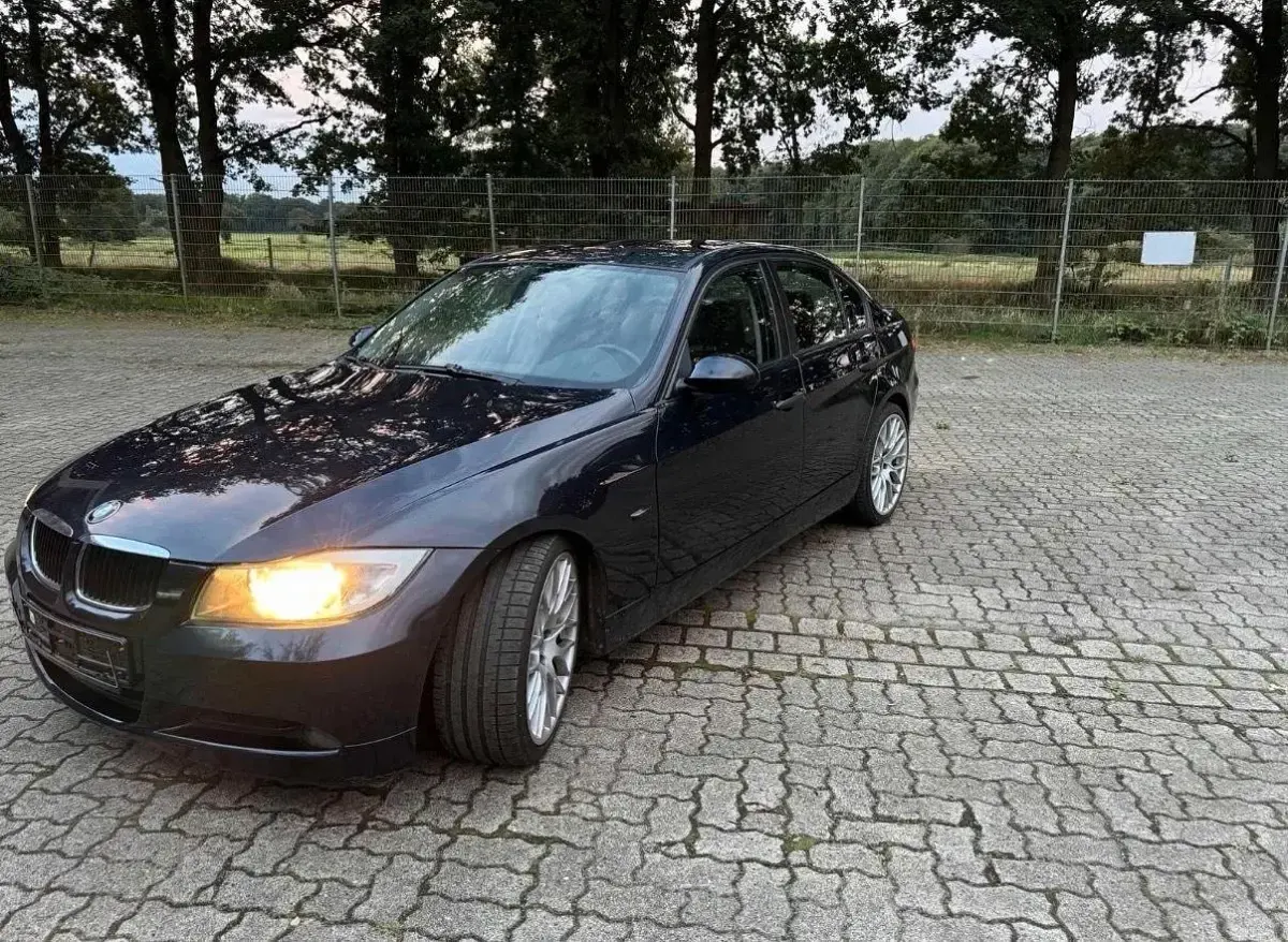 Gebraucht BMW 320 150 PS (110 kW) 2005 Blau Limousine