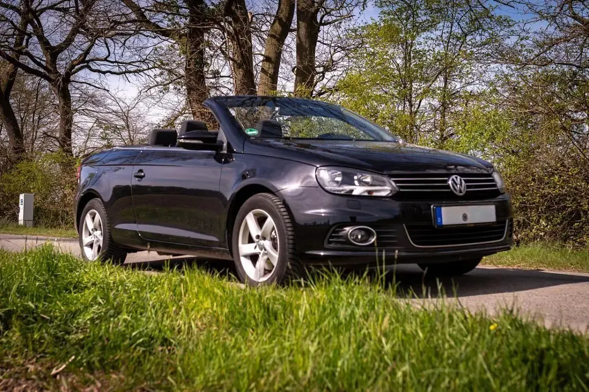 Używany VW Eos 160 KM (117 kW) 2011 Czarny Kabriolet