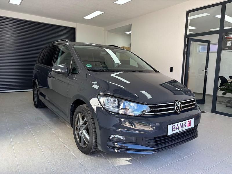 Gebraucht VW Touran Comfortline 150 PS (110 kW) 2022 Grau Van / Kleinbus