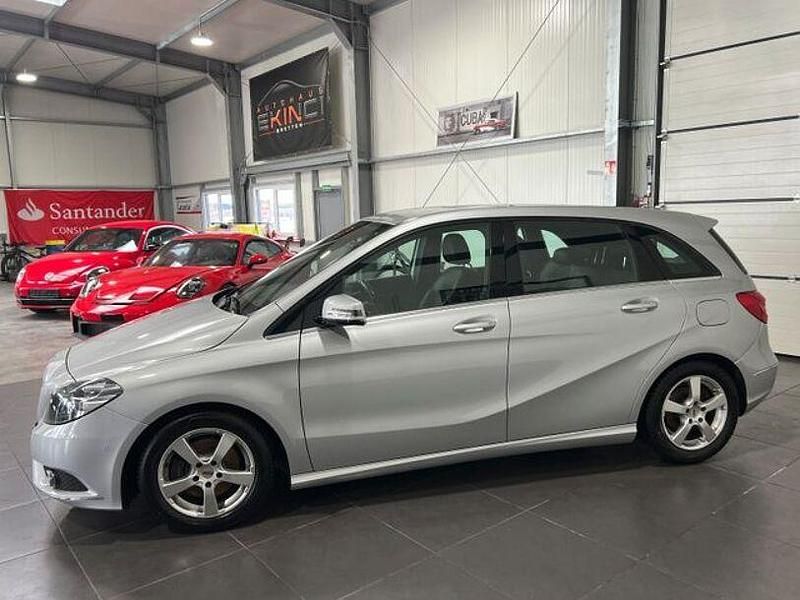 Gebraucht Mercedes B180 122 PS (89 kW) 2013 Silber Van / Kleinbus