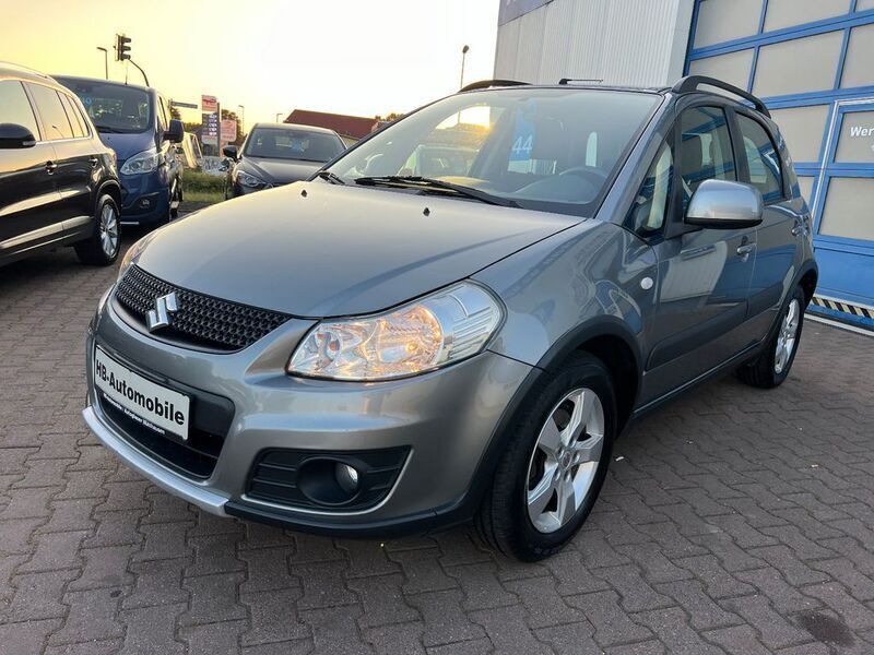 Grau Gebraucht 2012 Suzuki SX4 Club Limousine | 6.400 € (Fairer Preis) - Bild 1/4