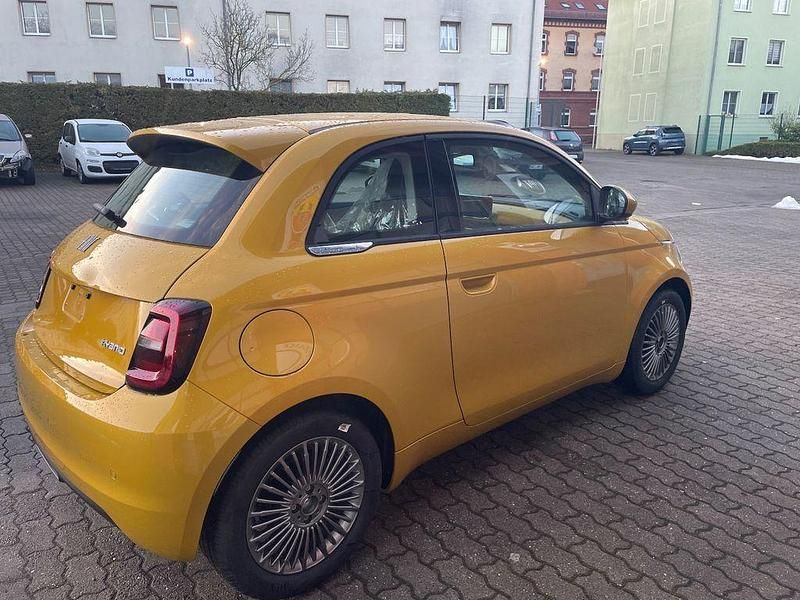 Neu Fiat 500 65 PS (47 kW) 2026 Grün