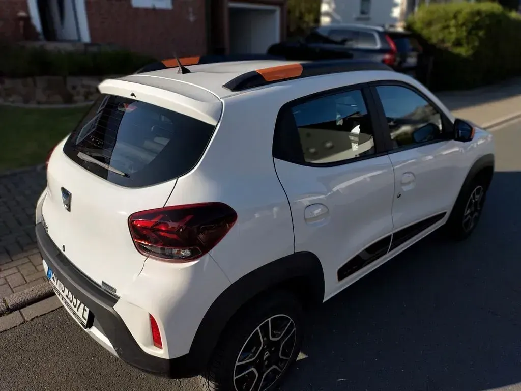 Usado Dacia Spring Comfort Plus 33 kW (45 CV) 2022 Blanco Utilitario