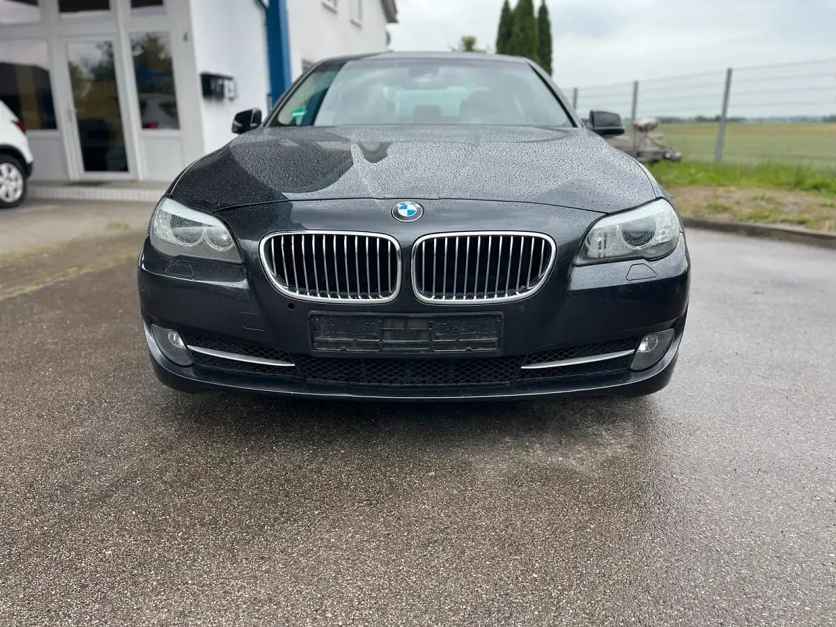 Gebraucht BMW 523 204 PS (150 kW) 2010 Schwarz Limousine