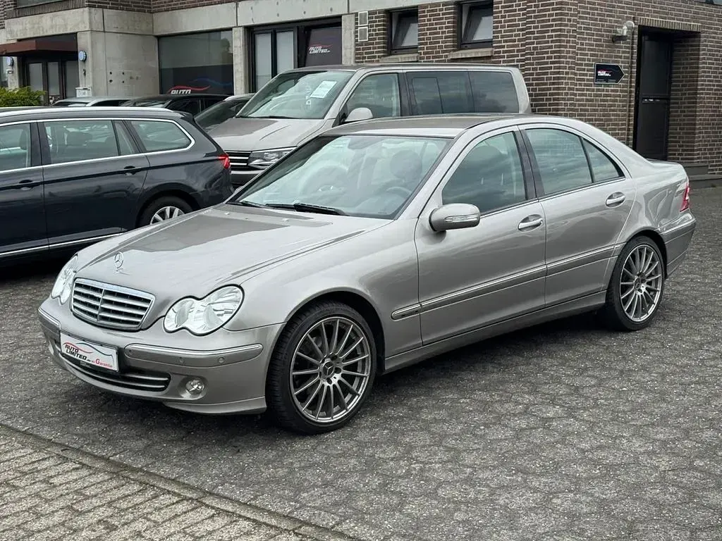 Gebraucht Mercedes 220 Elegance 150 PS (110 kW) 2005 Silber Limousine